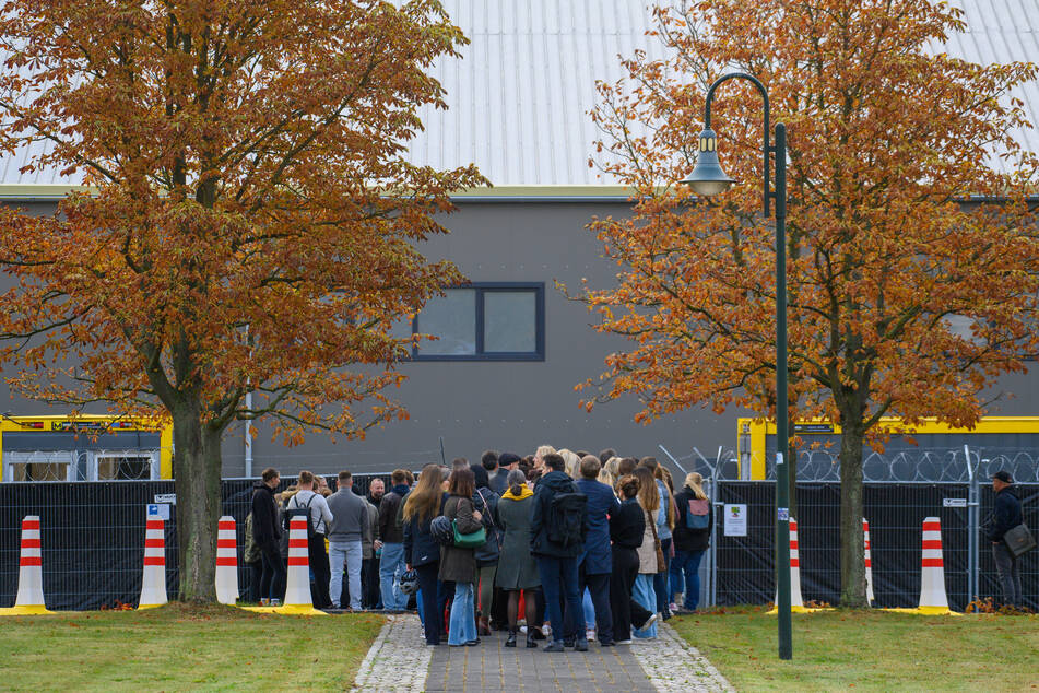 Mehrere Hundert Freiwillige halfen bei der Probe am Donnerstag.
