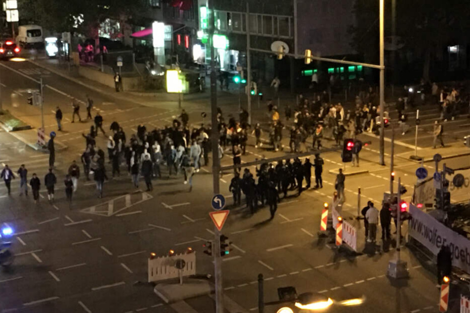 Entlang der Theo und des Rotebühlplatzes waren am Abend (12.10) nochmals Demonstranten unterwegs.