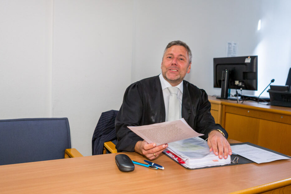 Strafverteidiger Curt-Matthias Engel - sein Mandant erschien erneut nicht vor Gericht.