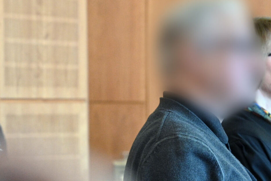 Der 61-jährige Angeklagte während des Prozesses im Gerichtssaal.