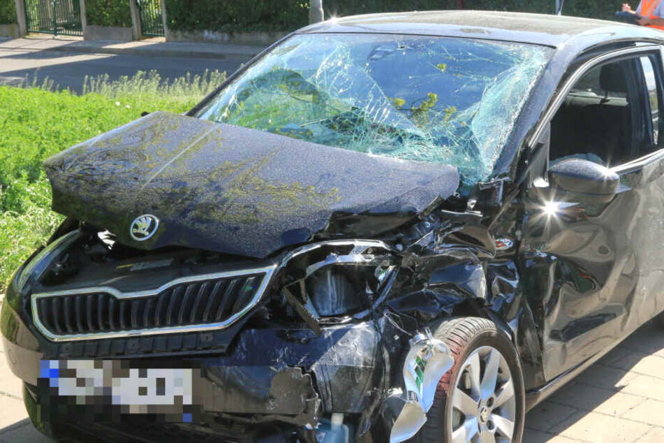 Das Auto der Frau wurde komplett zerstört.