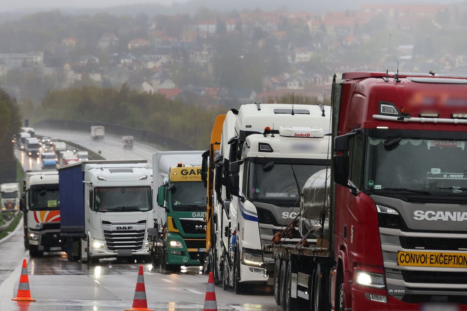Durch den Unfall staute sich der Verkehr auf der A4.