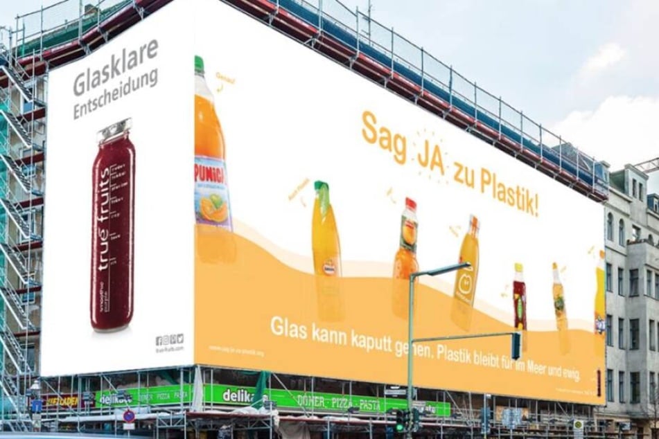 Ein Plakat des Bonner Smoothie-Herstellers true fruits.