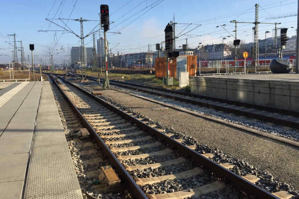 Leere Gleise am Ostbahnhof. Wegen einer technischen Störung ist im Zentrum Münchens der S-Bahn-Verkehr weitgehend zum Erliegen gekommen.