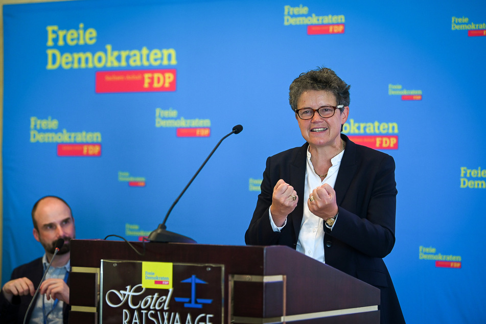 Die FDP-Landesvorsitzende Lydia Hüskens (57) hofft auf einen Einzug ins Kabinett.