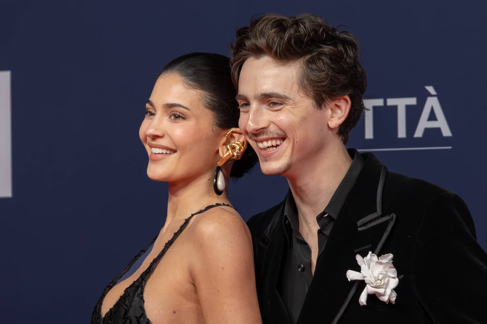 Insiders have dished that Kylie Jenner (l.) is "so in love" with Timothée Chalamet, but is the reality star hoping to have a baby with him?