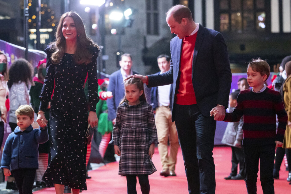 William und Kate zeigen sich erstmals mit allen Kindern auf dem Roten Teppich