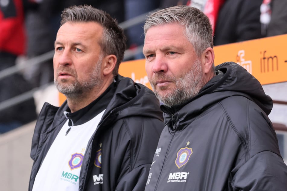 Aue-Trainer Christoph Dabrowski (l.) und Sportdirektor Michael Tarnat.