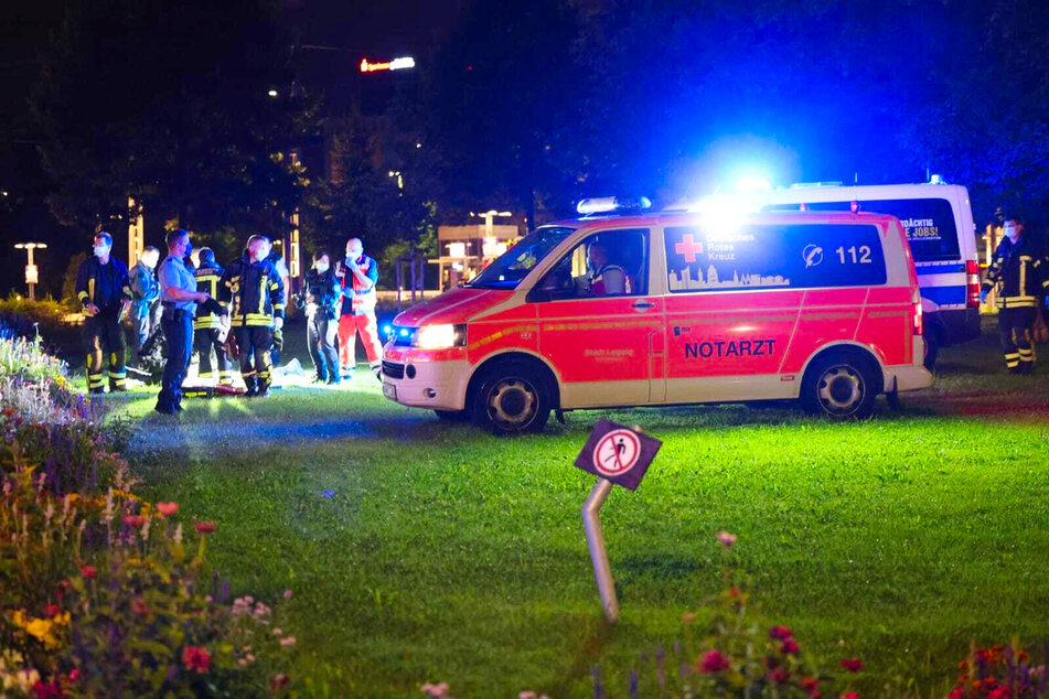 Polizei und Rettungsdienst kamen am Montagabend zum Einsatz, nachdem ein 21-Jähriger am Leipziger Hauptbahnhof angegriffen worden war. (Archivbild)