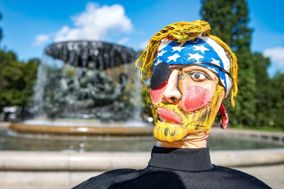 Eine Puppe ist das Abbild des venezolanischen Künstlers.