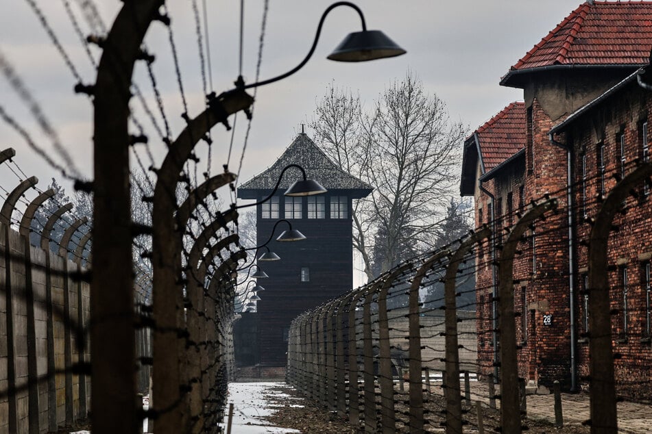 Im KZ Auschwitz-Birkenau wurden mindestens 1,1 Millionen Menschen von den Nazis ermordet.