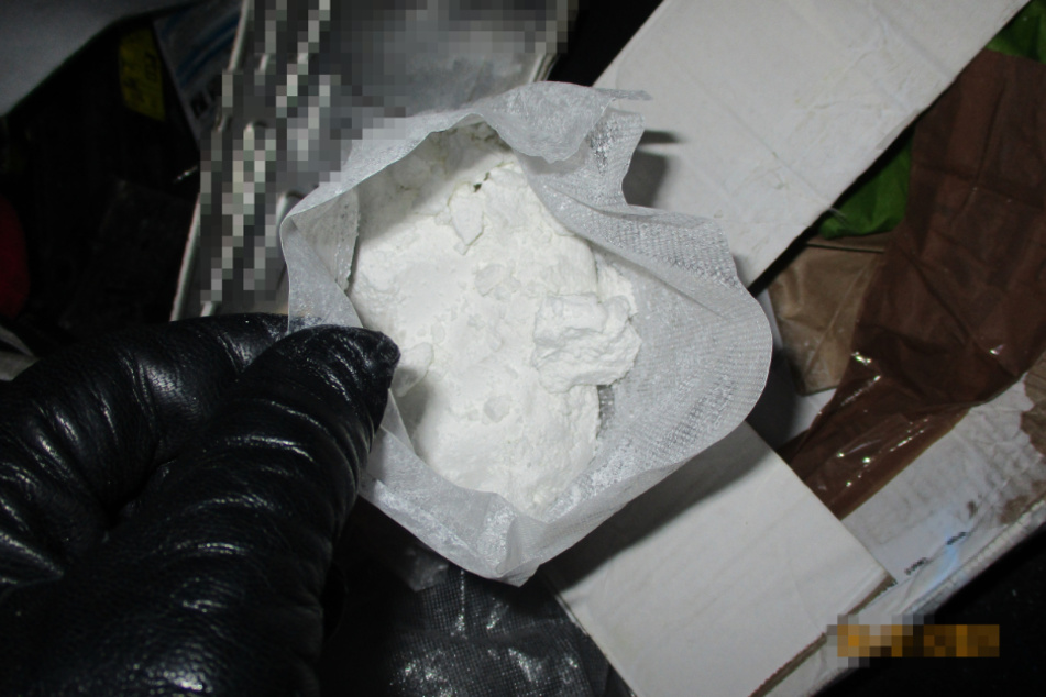 Der 23-Jährige hatte für seine Flucht gute Gründe - etwa ein halbes Kilo Amphetamine hatte er in seinem Opel Astra dabei.