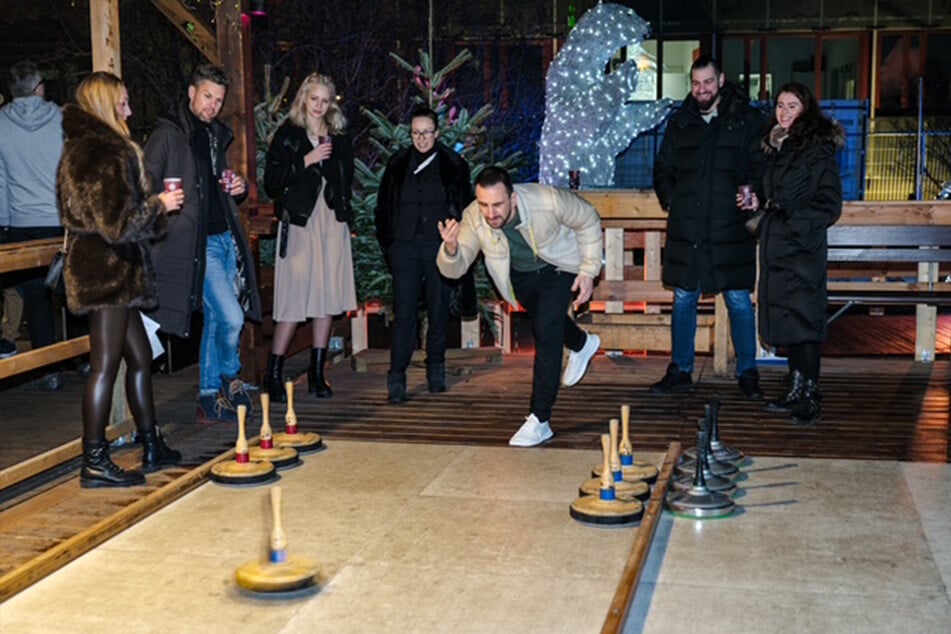 Hier könnt Ihr in Dresden ganz entspannt Eisstockschießen