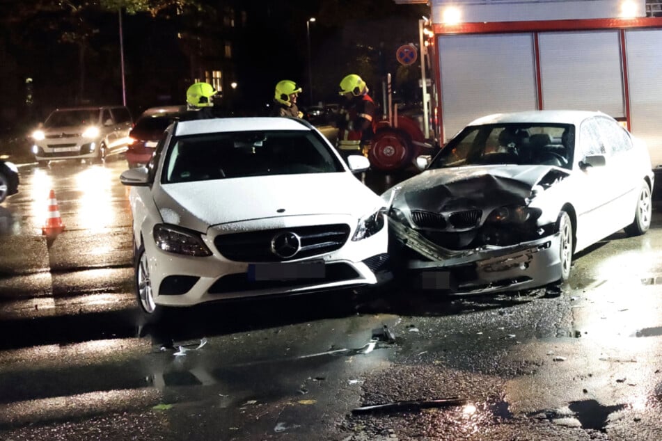 Kreuzungscrash in Chemnitz: BMW und Mercedes krachen zusammen