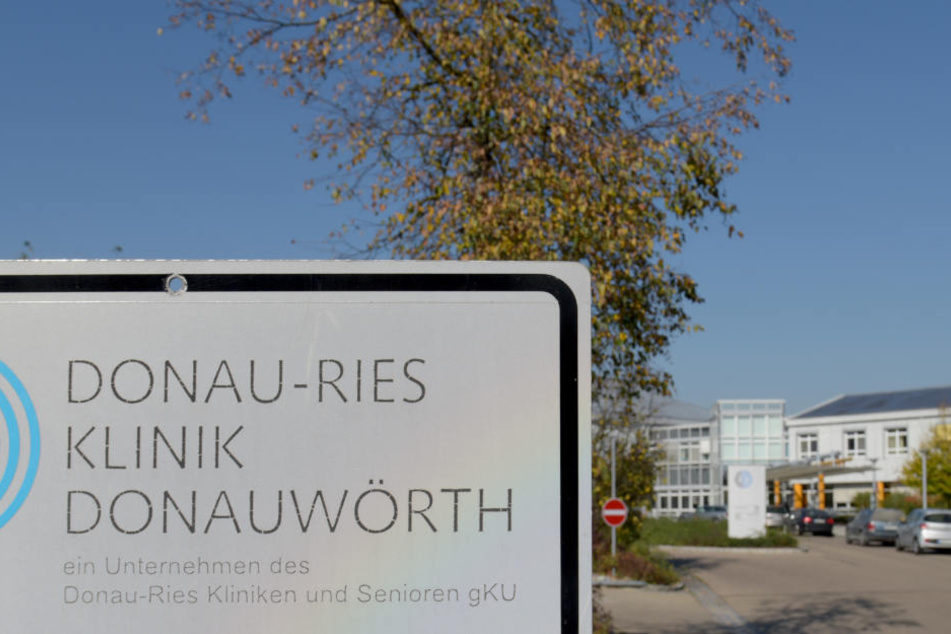 An Angabe der Staatsanwaltschaft sind die Ermittlungen an der Donau-Ries Klinik schwierig. (Archivbild)