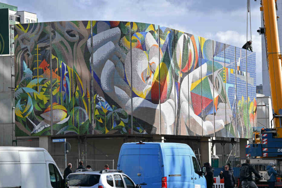 Am Moskauer Platz kann das Kunstwerk jetzt wieder in seiner vollen Pracht bewundert werden.