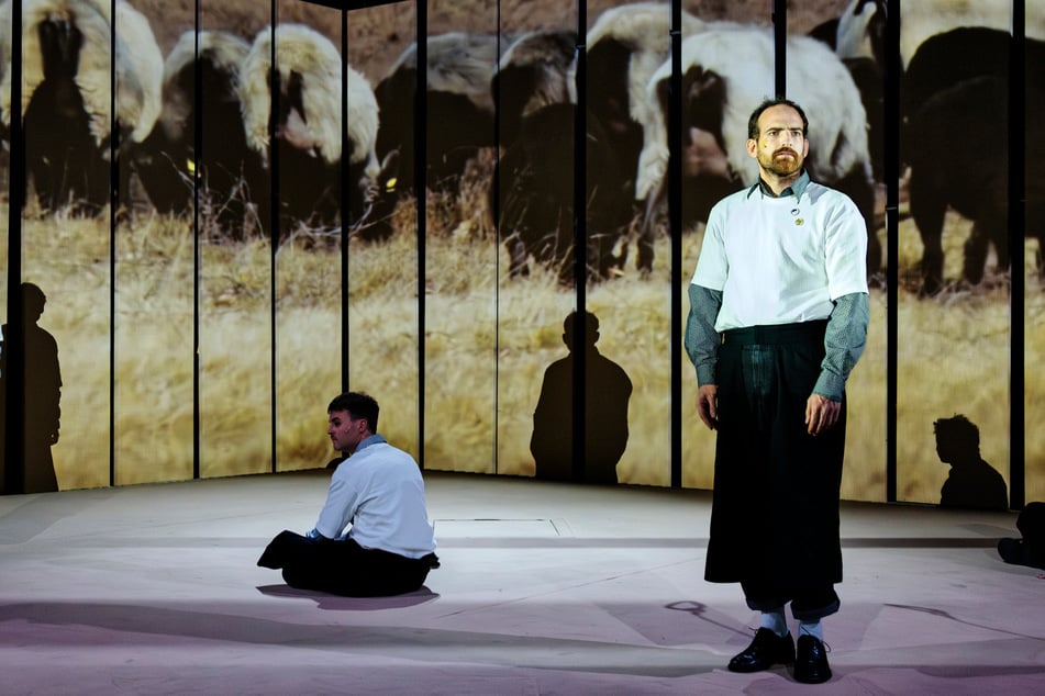 "Vom Norden rollt ein Donner" am Theater Magdeburg: So macht man das Publikum sprachlos