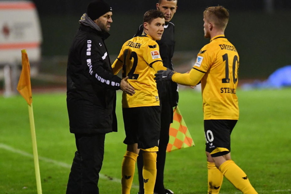 Marius Hauptmann (2.v.l.) bei einem Testspiel gegen den Berliner AK.