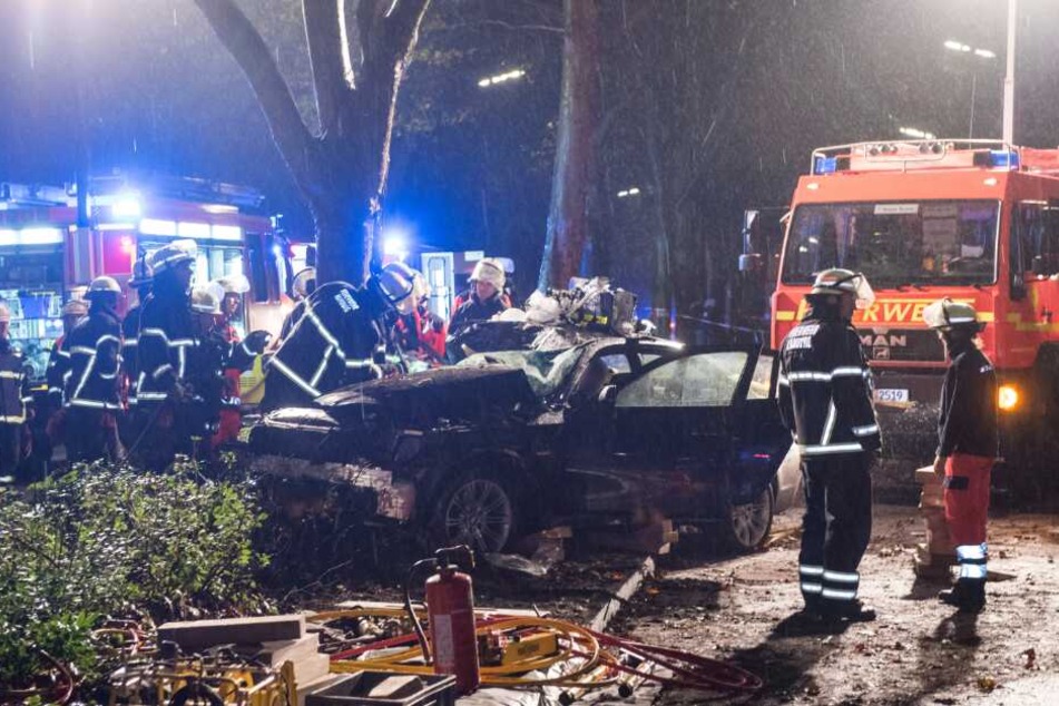 Bei dem illegalen Autorennen wurden sechs Menschen verletzt, zwei von ihnen lebensgefährlich.