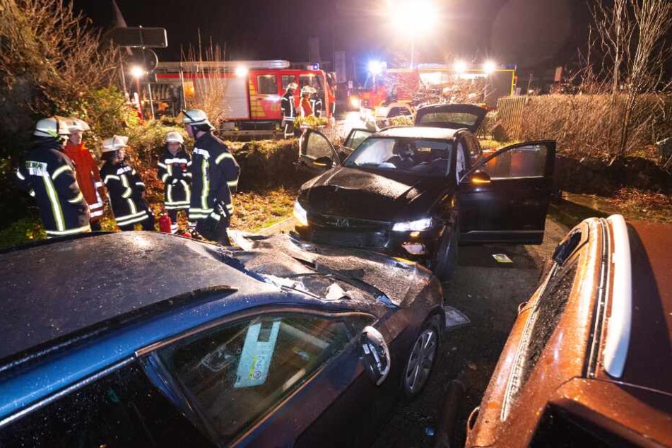 Autofahrer sorgt für Verwüstung in Wohngebiet und haut ab