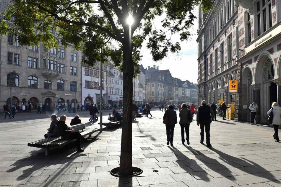Unter anderem am Anger finden sich viele Geschäfte und Bistros für die Besucher.