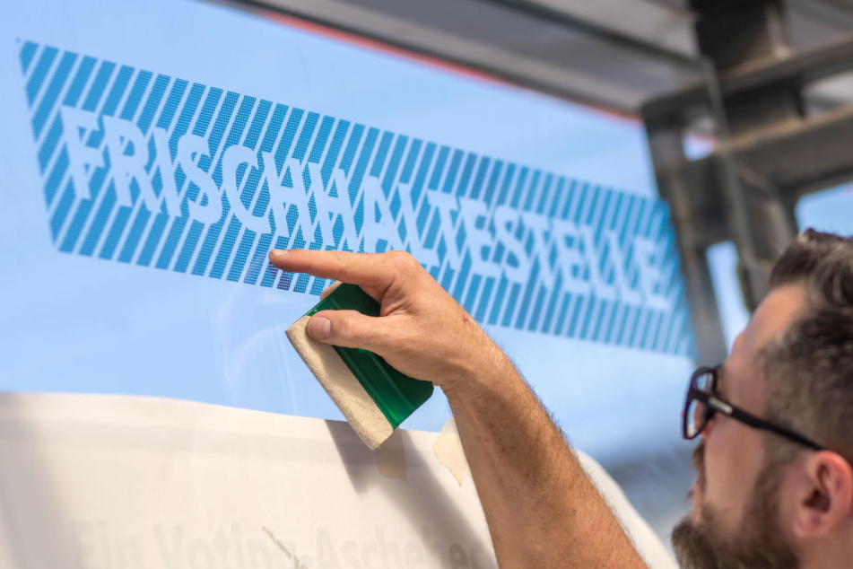 Keine Kippe mehr beim Warten: Die CVAG setzt in einer neuen Kampagne auf mehr Rücksicht an Haltestellen.