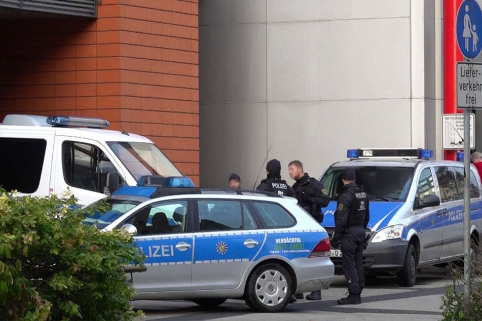 Die Polizei war bis in die Abendstunden im Jugendamt im Einsatz.