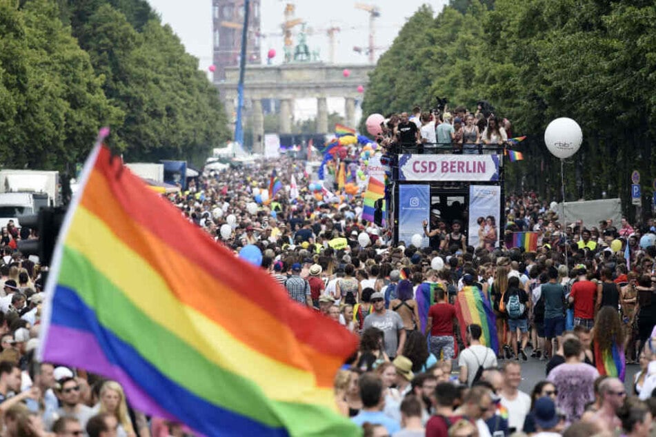 Demo oder Party? Christopher Street Day zieht durch Berlin