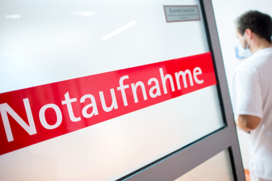 Das Opfer schwebt in Lebensgefahr. (Symbolbild)