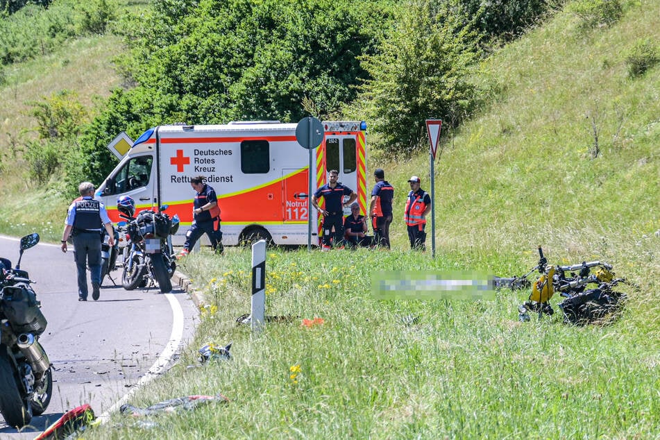 Jede Hilfe durch den Rettungsdienst kam für die beiden verunglückten Motorrad-Piloten zu spät.