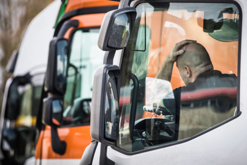 Die Logistik-Branche sucht händeringend nach LKW-Fahrern.