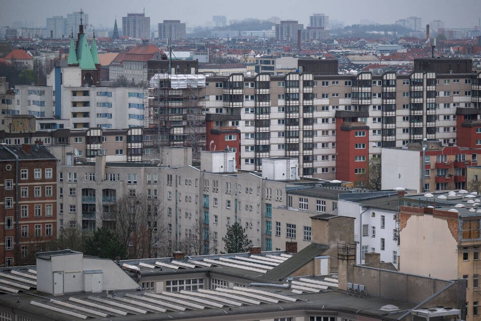 Private Vermieter sollen nach Ansicht der Grünen in Berlin einen bestimmten Anteil ihrer Objekte zu bezahlbaren Preisen anbieten.