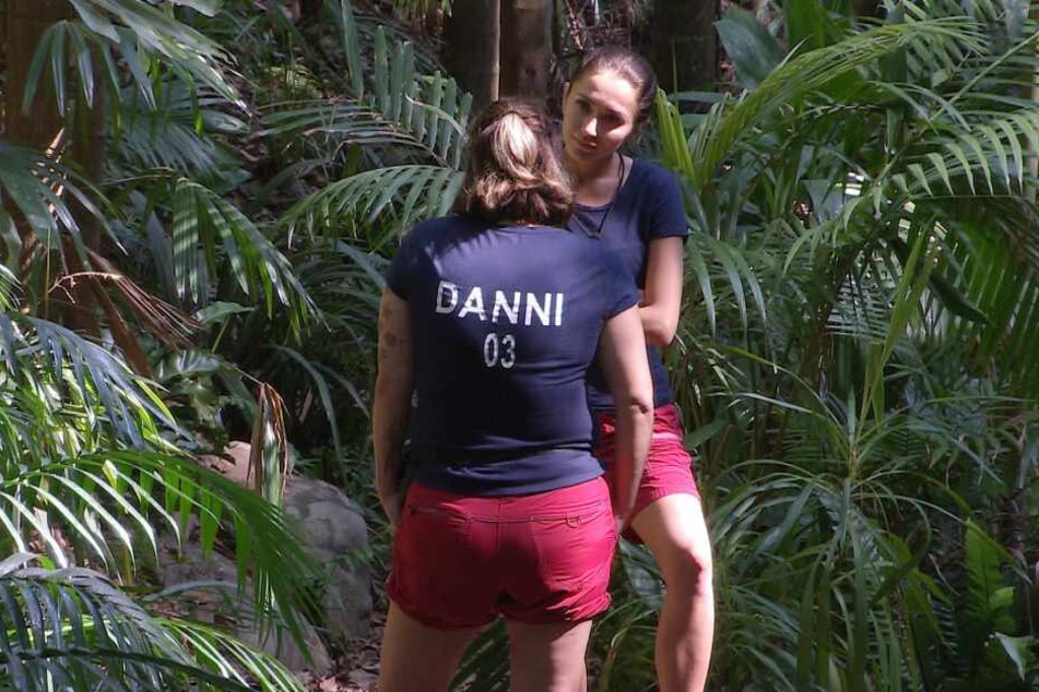 Danni und Bunny führen klärende Gespräche.