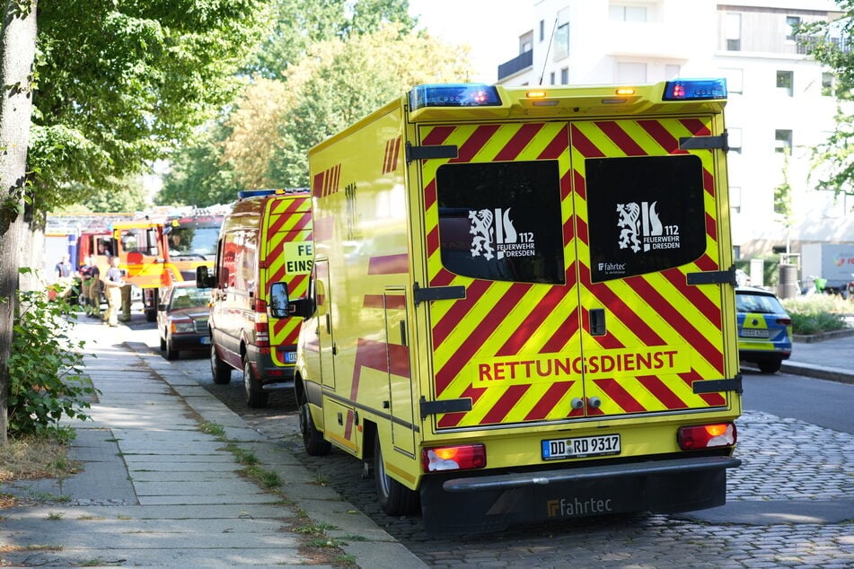 Auch der Rettungsdienst war mit mehreren Fahrzeugen im Einsatz.