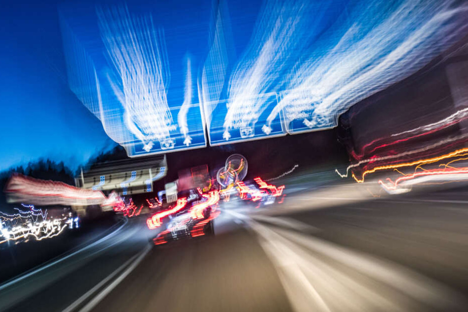 Nach einer Buspanne auf der A9, mussten die Fahrgäste ihre Reise zu Fuß fortsetzten. (Symbolbild)