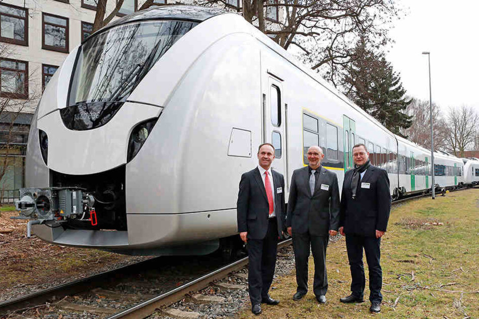 VMS-Chef Harald Neuhaus (60, M.) nahm vor etwa einem Jahr die ersten neuen
Elektro-Züge der Firma Alstom entgegen.