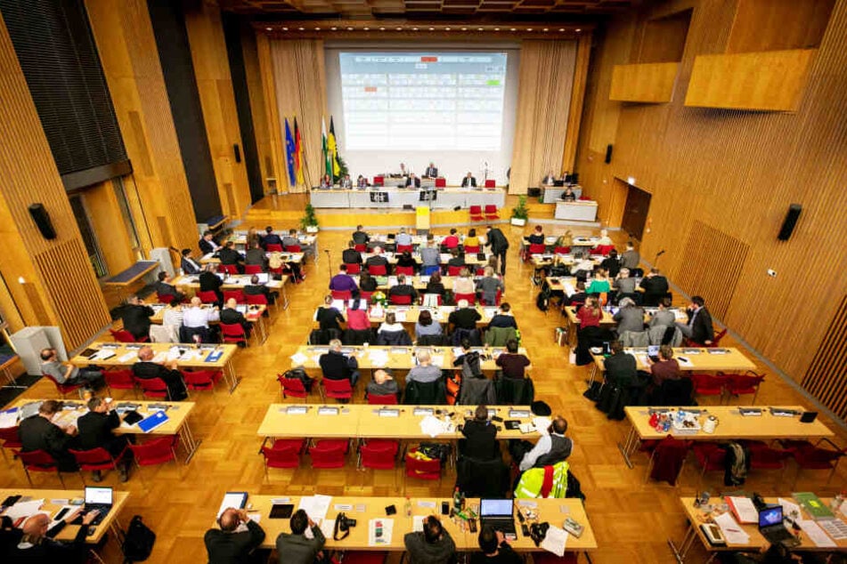 Am Donnerstag entscheidet der Stadtrat über die Kitagebühren und die Erhöhung der Ticketpreise im VVO.