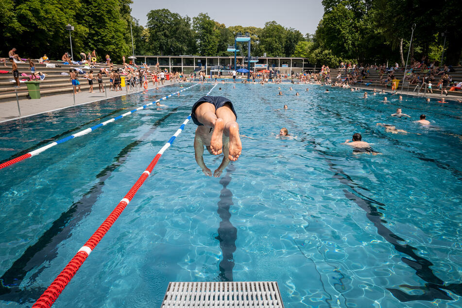 Die Eintrittspreise für einen Besuch im Schwimmbad in Nordrhein-Westfalen sind deutlich gestiegen. (Archivfoto)
