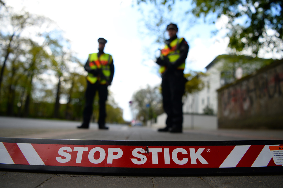 Bis hierhin und nicht weiter: Die Polizei in Mengen hat einen renitenten Autofahrer mittels eines "Stop-Sticks" zum Anhalten gebracht. (Symbolbild)