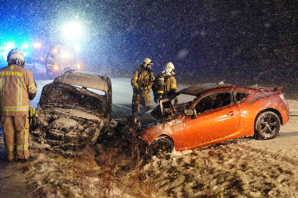 Beide Fahrer wurden bei dem Unfall schwer verletzt und mussten ins Krankenhaus gebracht werden.