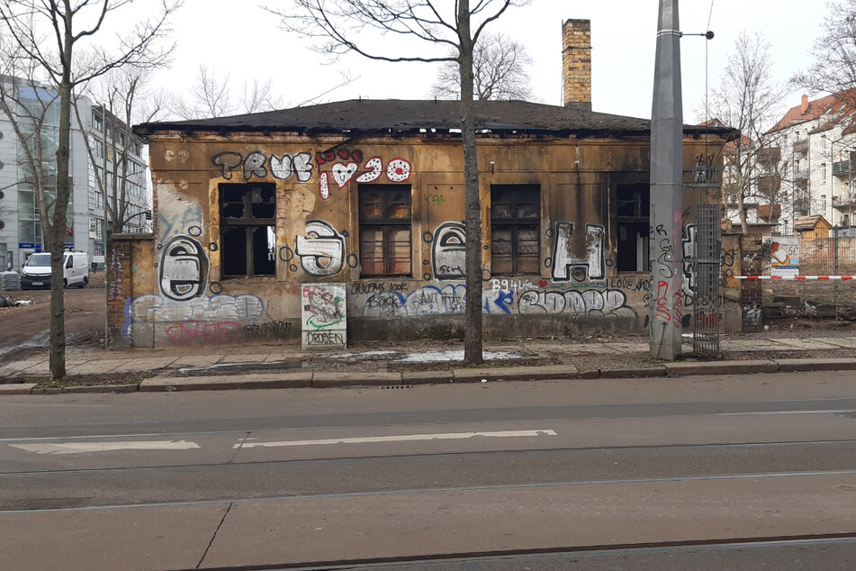 In diesem leerstehenden Gebäude auf der Eisenbahnstraße ist am Dienstagmorgen ein Feuer ausgebrochen.