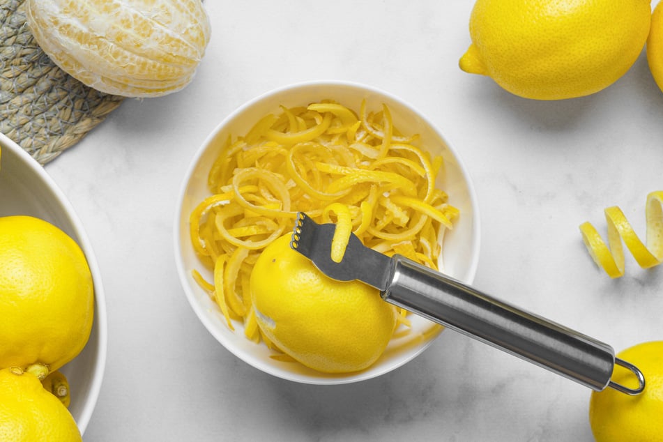 Bei Verwendung der Schale sollte man beim Kauf von Zitronen auf Bio-Qualität achten.