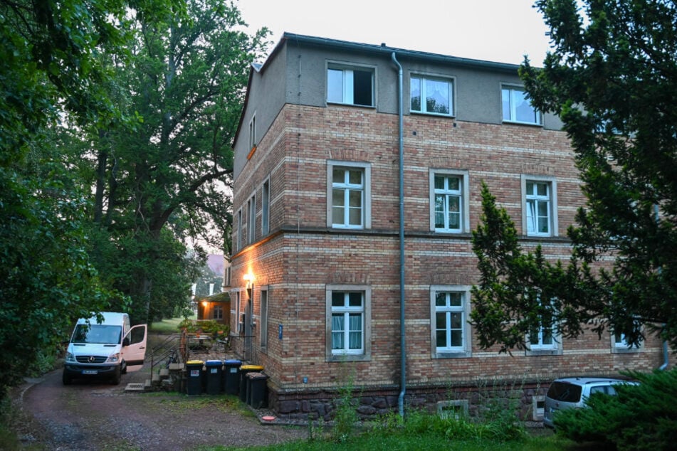 In diesem Haus wurde der Vater (†71) des Angeklagten gefunden.