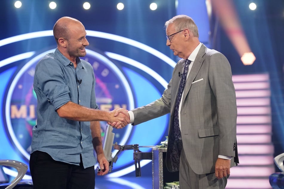 Günther Jauch (69) musste den Kandidaten mit dem Trostpreis heimschicken.