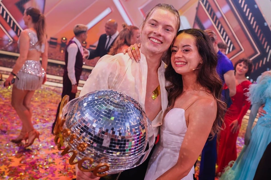 An der Seite von Sänger Gabriel Kelly (24) gewann die gebürtige Russin im Frühsommer 2024 erstmals den "Dancing Star"-Pokal.