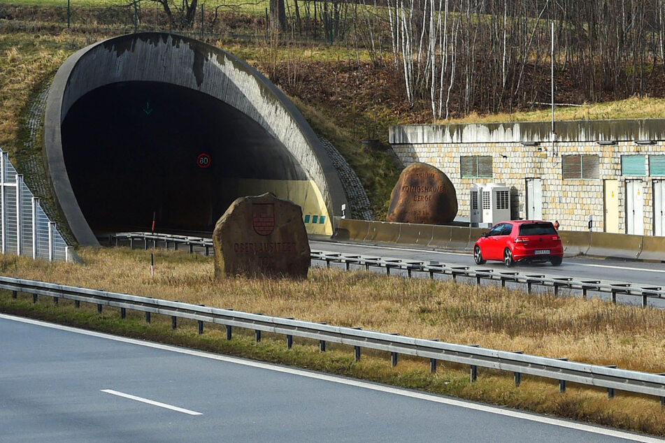 Knapp zwei Wochen ist die Nordröhre des Tunnels Königshainer Berge an der A4 gesperrt (Fahrtrichtung Dresden). Die Umleitungen erfolgen über Nieder Seifersdorf.
