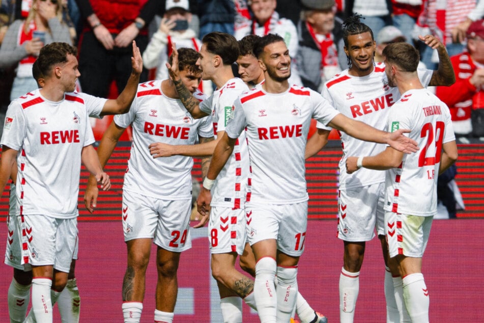 Die FC-Profis freuen sich über den Treffer zum zwischenzeitlichen 3:0.