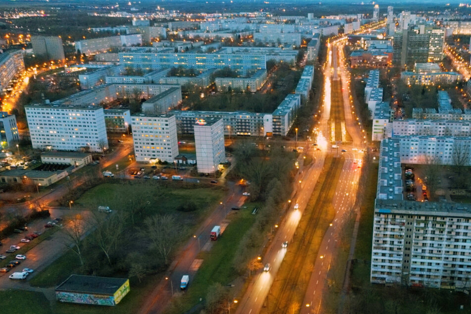 Radler (81) ist auf falscher Seite unterwegs - mit schlimmen Folgen!