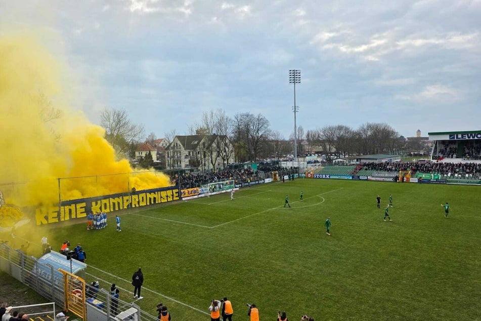 Nach 17 Sekunden schoss Djamal Ziane das 1:0 für Lok Leipzig.