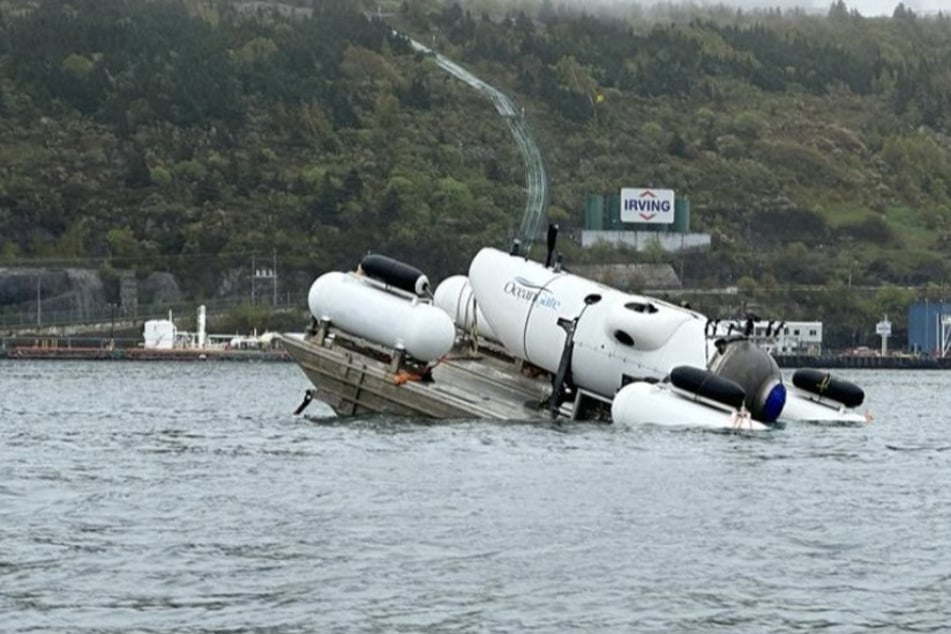 Search and rescue teams continue their efforts to locate a missing submersible that lost contact with the surface after embarking on an exploration of the Titanic wreck.